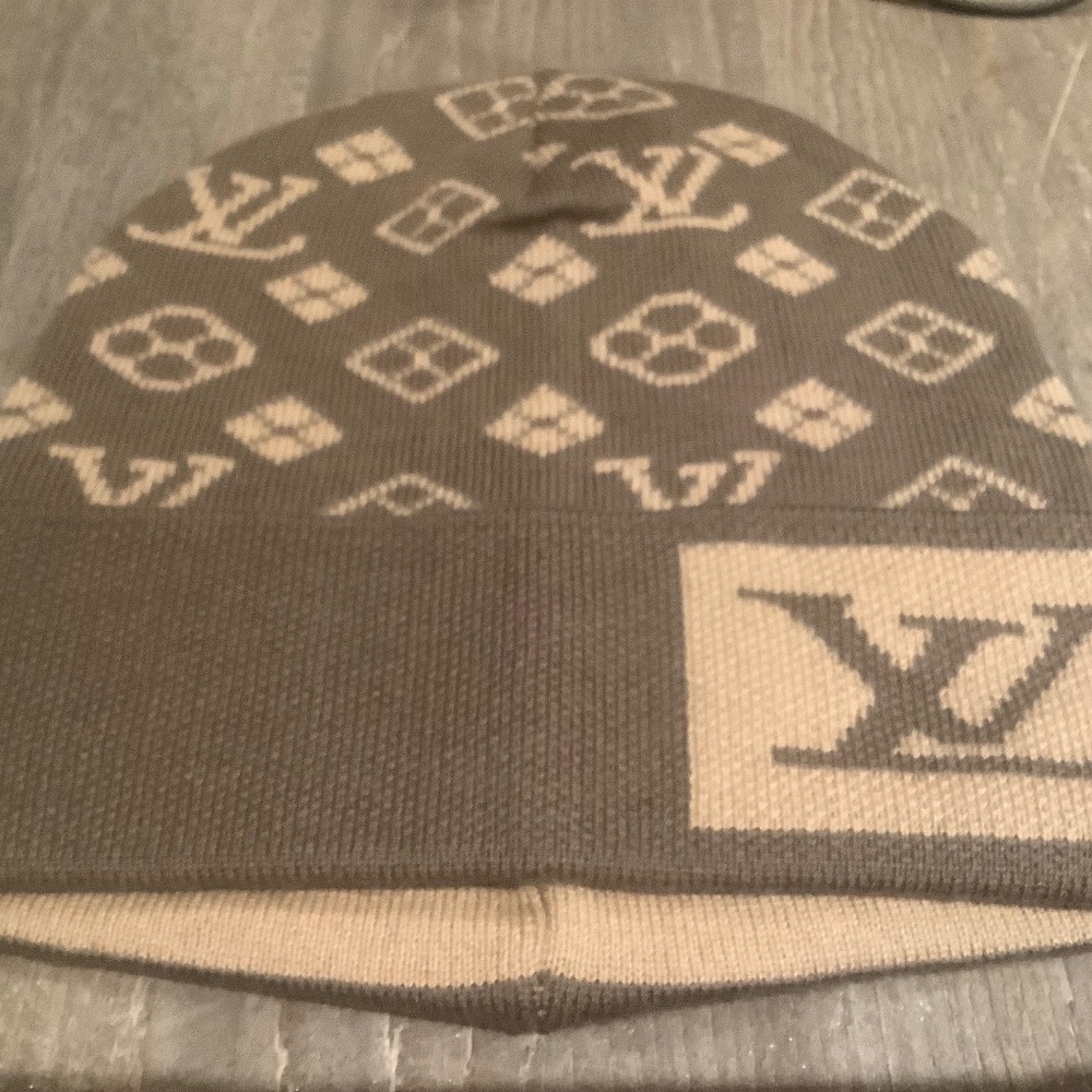Louis Vuitton Beanie Hat New Brown Beige Wool Unisex